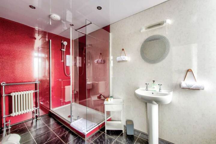 Room 16 of 30