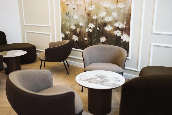 Lounge 62 of 92