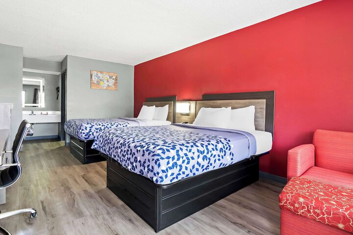 2 Queen Beds (1 of 28)