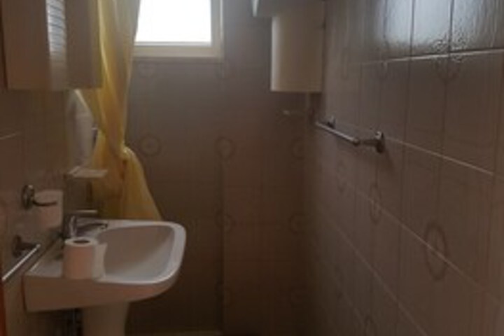 Room 7 of 32