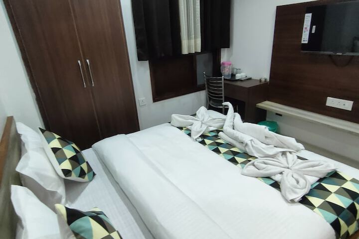Room 7 of 18