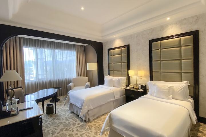 Room 9 of 35