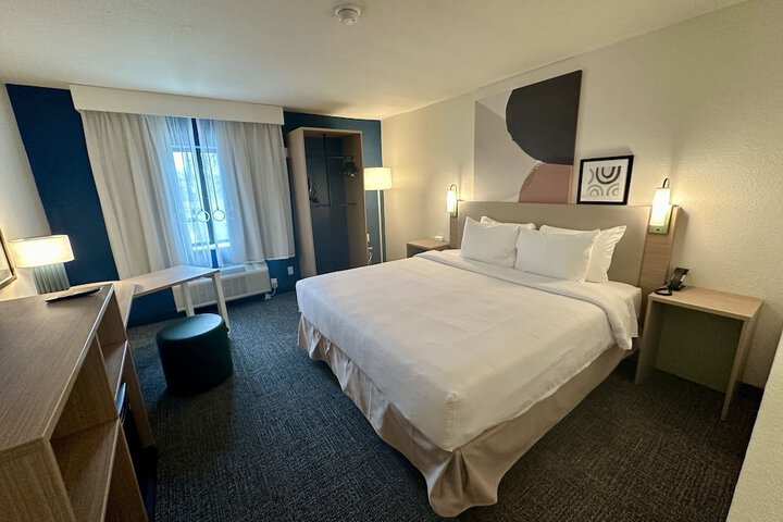 1 King Bed (3 of 31)