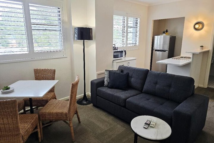 Room 12 of 38