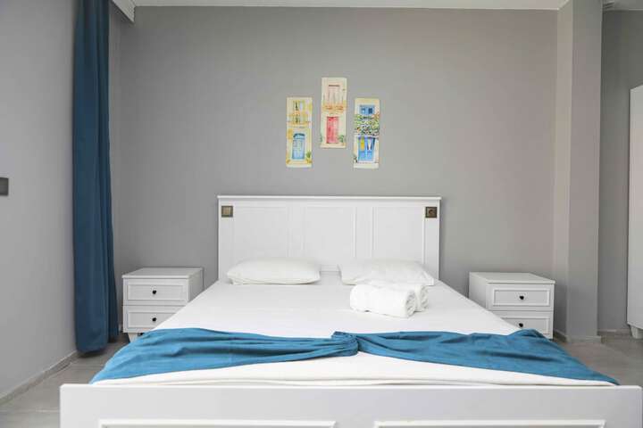 Room 32 of 68