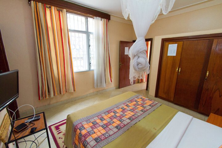 Room 9 of 29