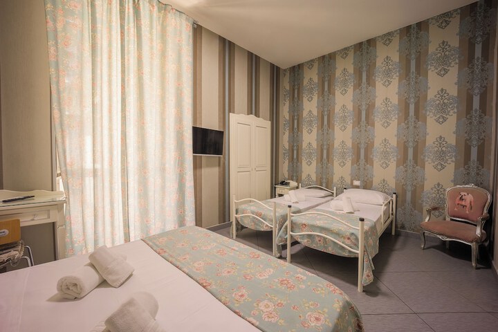 Room 17 of 32
