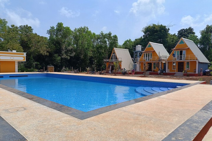 Pool 11 of 17