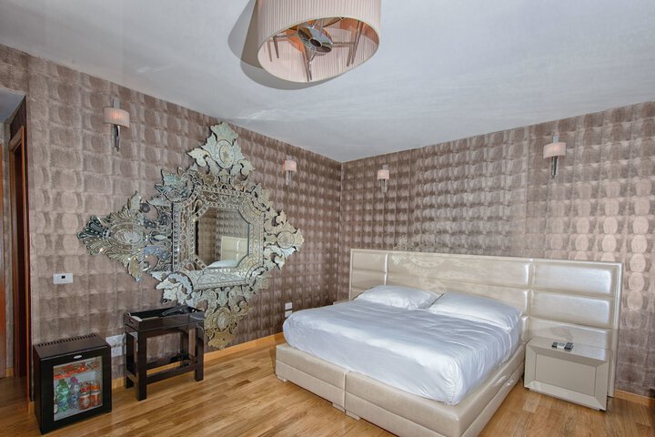 Room 53 of 118