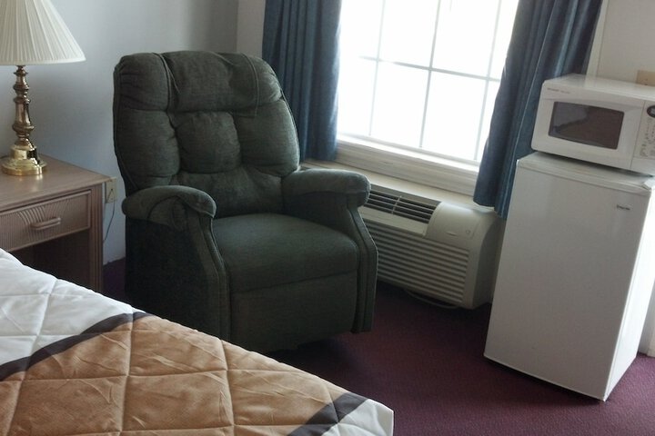 1 King Bed (1 of 8)
