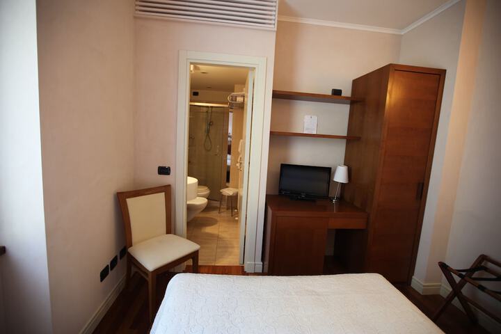 Room 10 of 89