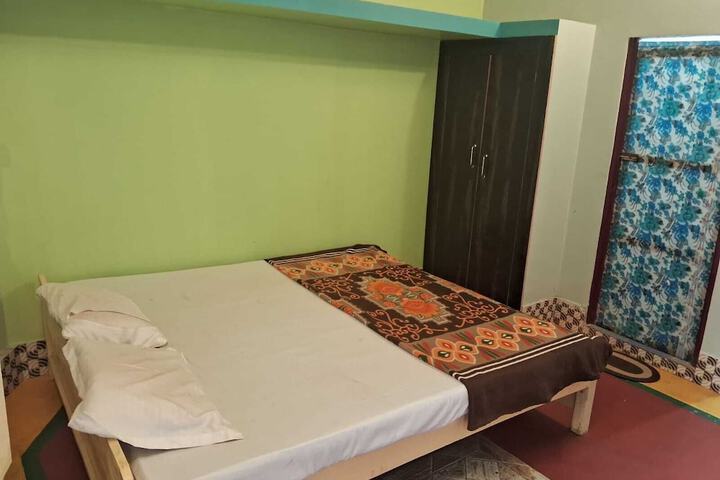 Room 4 of 6