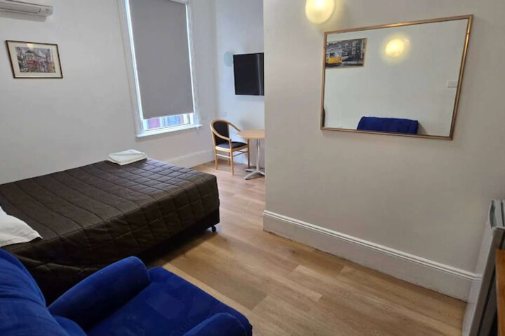 Room 8 of 48