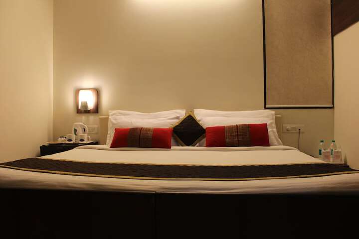 Room 9 of 38