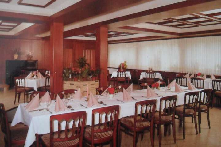 Dining 11 of 22