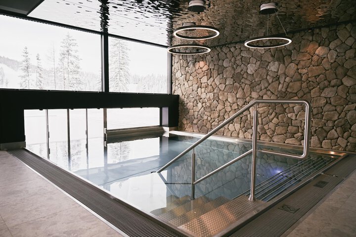 Pool 71 of 158
