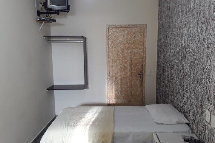 Room 14 of 98