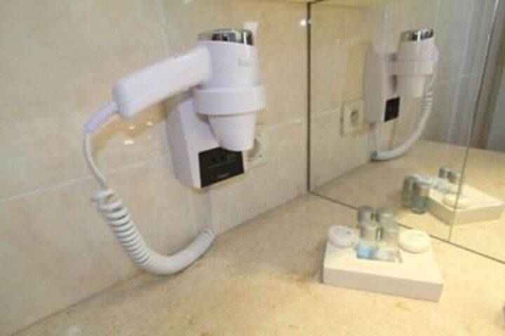 Room 2 of 41
