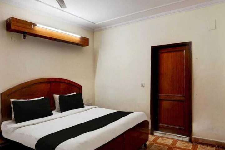 Room 4 of 17