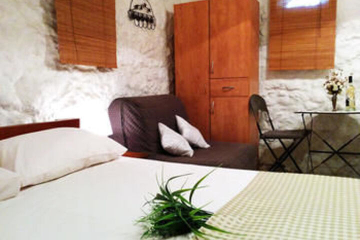 Room 8 of 40