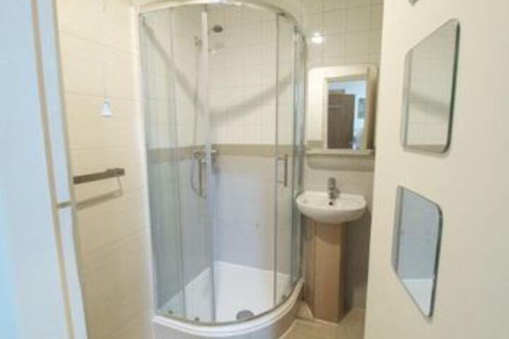 Room 4 of 96
