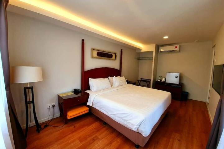 Room 7 of 80