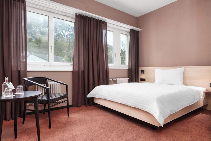 Room 11 of 25