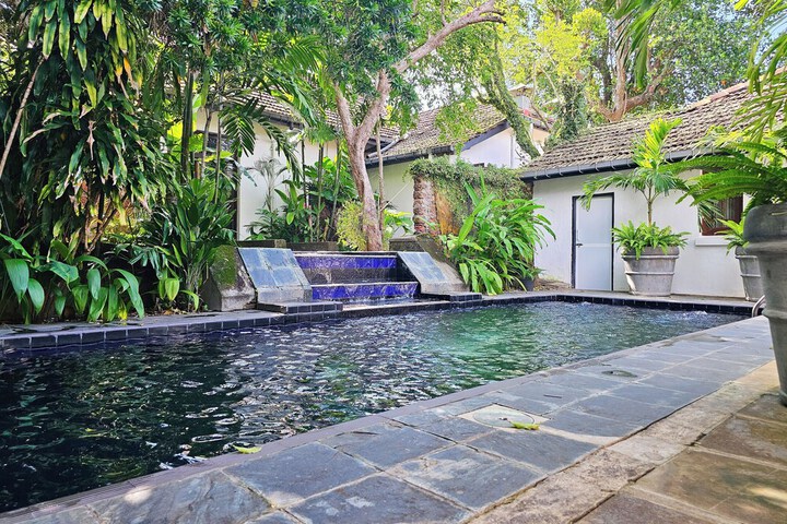 Pool 40 of 60