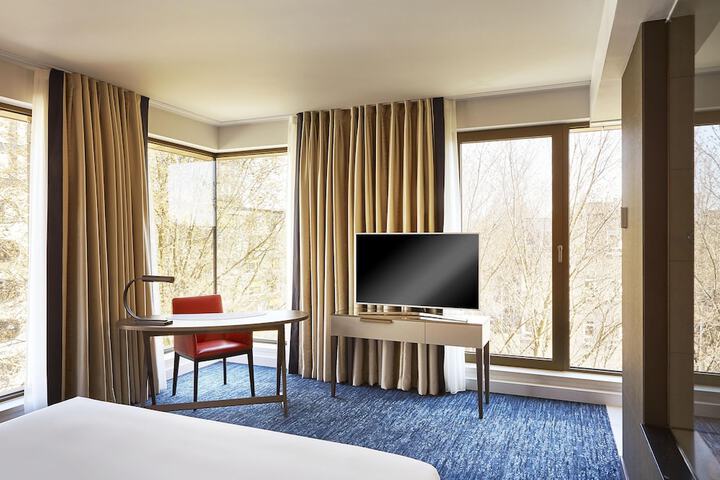 Room 48 of 90