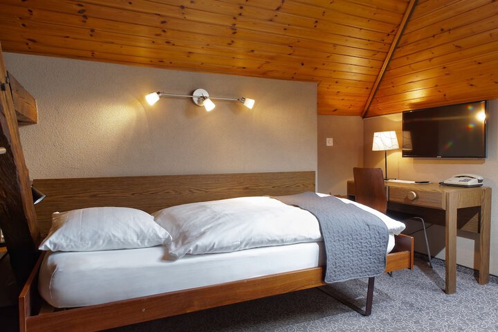 Room 12 of 30