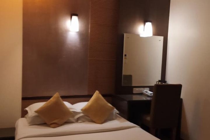 Room 15 of 34