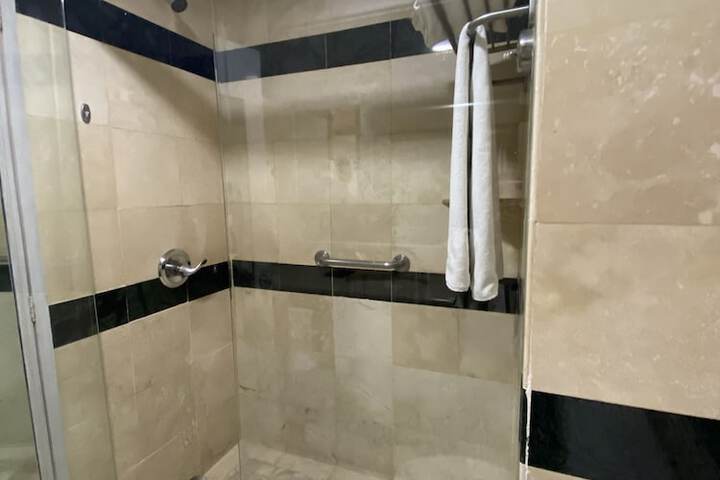 Room 35 of 62