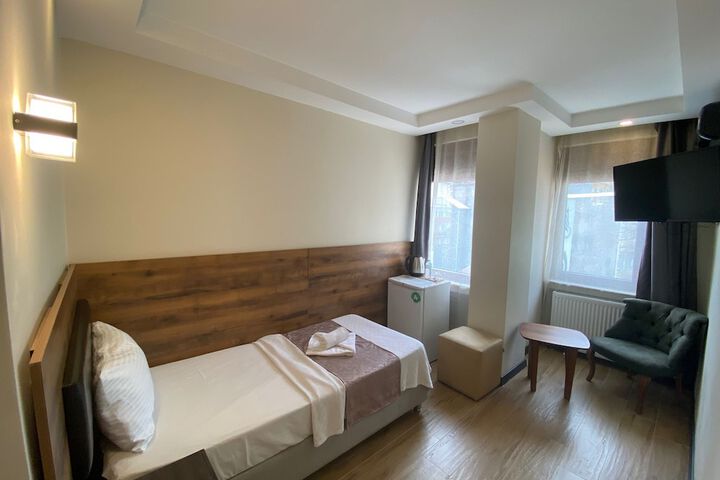 Room 12 of 20