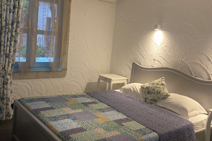 Room 11 of 48