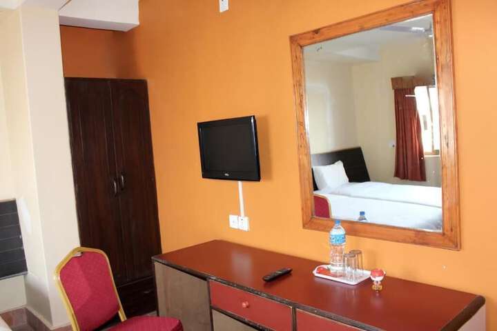 Room 4 of 61
