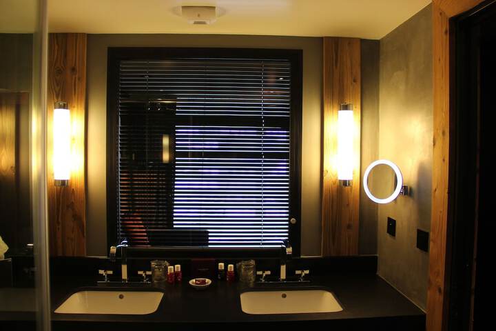 Room 49 of 110