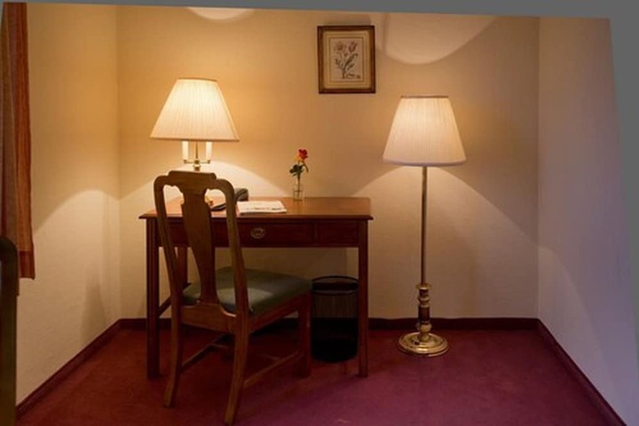 Room 11 of 36