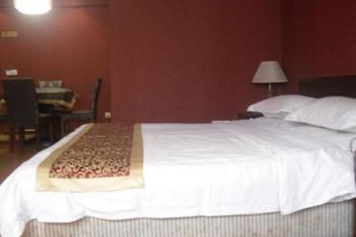 Room 4 of 5