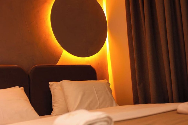 Room 6 of 28