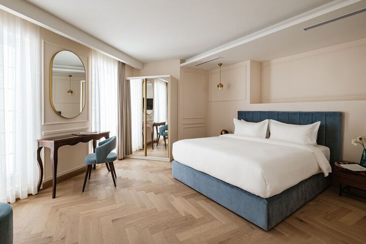 Room 12 of 48