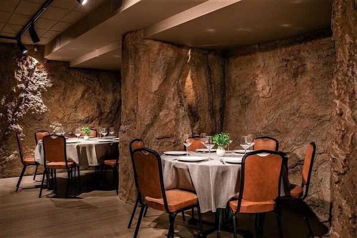 Dining 62 of 86