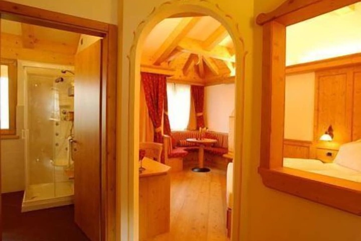 Room 20 of 34