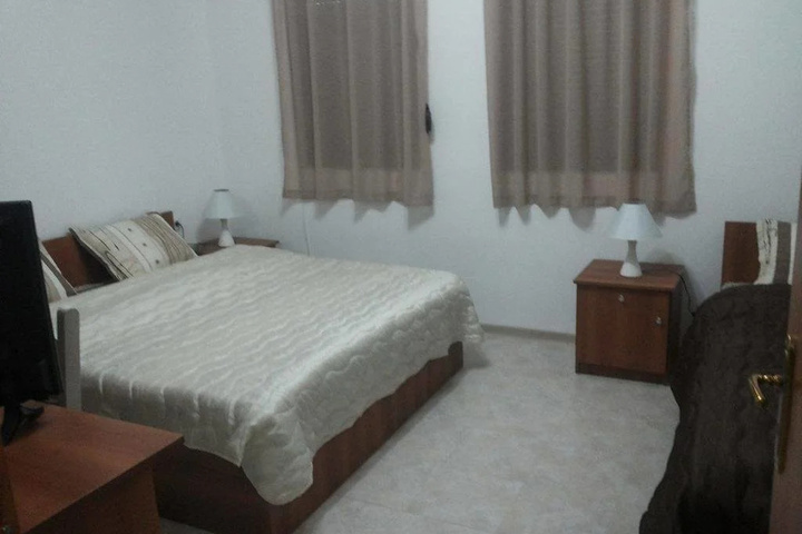Room 10 of 14