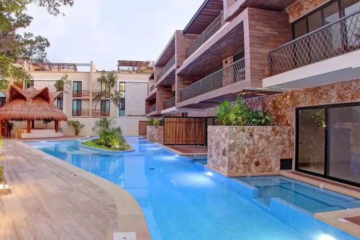 Pool 14 of 22