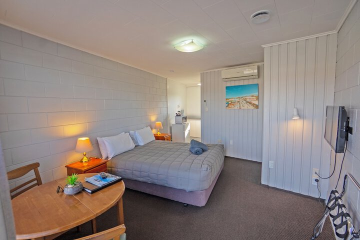 Room 2 of 95