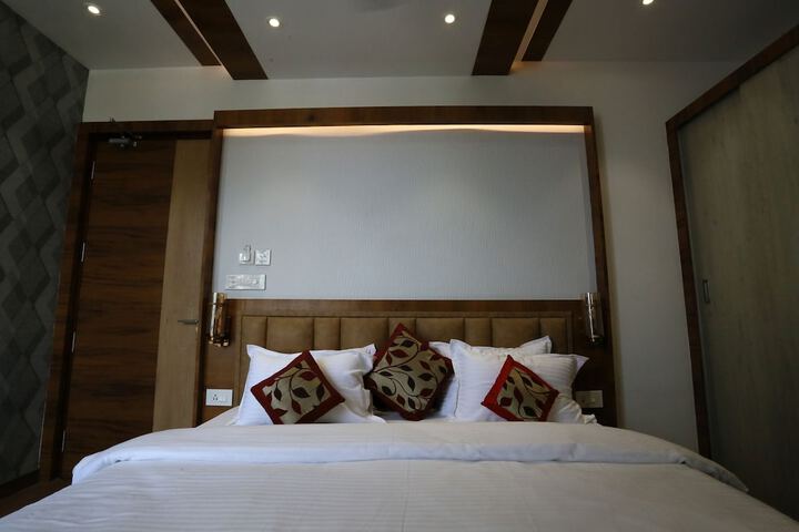 Room 12 of 85