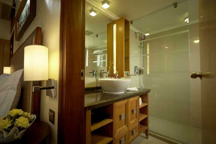 Room 43 of 84