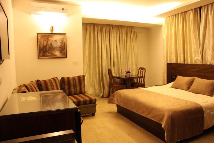 Room 4 of 119