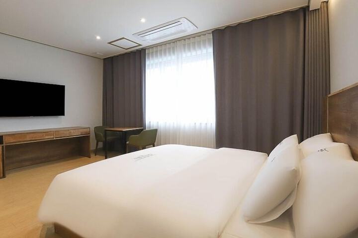 Room 15 of 92