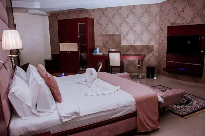 Room 9 of 42